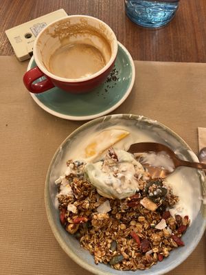 Vegan granola  at Faire Brunch & Drinks in Barcelona