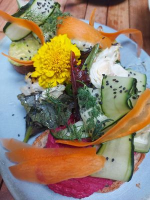 Tostadas de hummus de remolacha y aguacate.  at Faire Brunch & Drinks in Barcelona