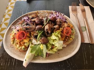 Avo, scrambled tofu and mushrooms on toast at Faire Brunch & Drinks in Barcelona