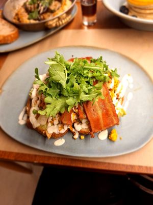 Vegan avocado toast with tofu scramble & facon at Faire Brunch & Drinks in Barcelona