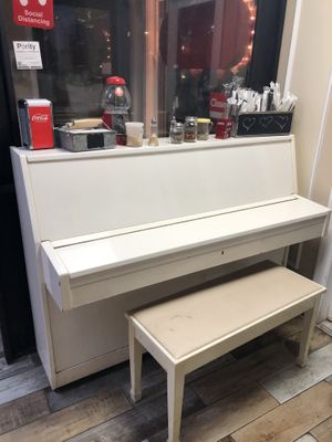 Piano  at 3 Brothers Pizza of Glen Glove in Glen Cove