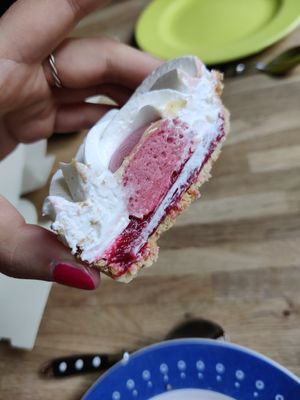 Crémeux à la framboise at La Pâtisserie Vegan - Les Saveurs De La Bastille in Liege