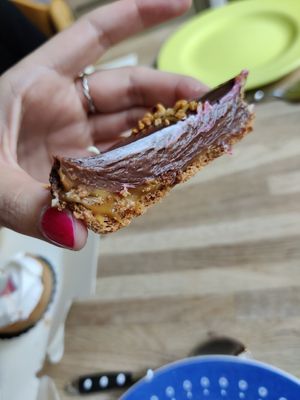 Tartelette chocolat caramel at La Pâtisserie Vegan - Les Saveurs De La Bastille in Liege