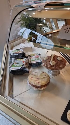 In counter at La Pâtisserie Vegan - Les Saveurs De La Bastille in Liege