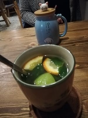 Ingwer-Minztee mit Limette und Orange at ANI House in Bremen