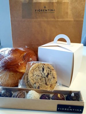 Pre-ordered goodies at La Fiorentina Patisserie in Dusseldorf