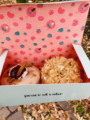 Pflaume Spekulatius / Bienenstich 😍 at Kjeks - Schanze in Hamburg