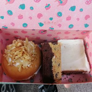 Bienenstich, Schokobrownie, Lemon cake at Kjeks - Schanze in Hamburg