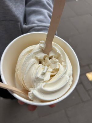 Vanille Softeis at Kjeks - Schanze in Hamburg