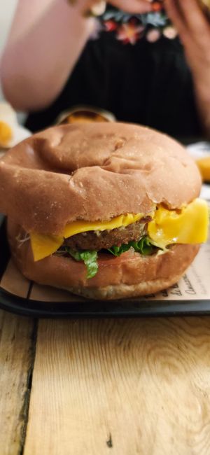 Burger avec galette maison at Hank Vegan Burger in Lille