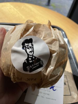 Burger at Hank Vegan Burger in Lille