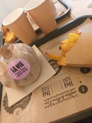 Les meilleurs burgers vegans de Lille ! at Hank Vegan Burger in Lille