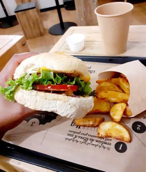  at Hank Vegan Burger in Lille