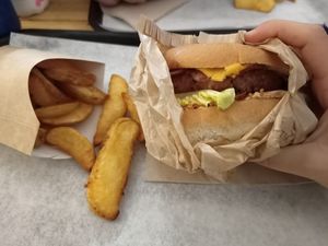 La vie bacon burger at Hank Vegan Burger in Lille