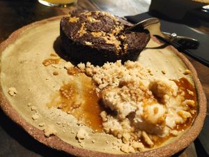 Brownie, sésamo y cardamomo  at Fat Veggies in Barcelona