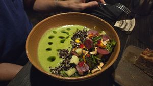 Almond Curry with sprouted lentils at Fat Veggies in Barcelona