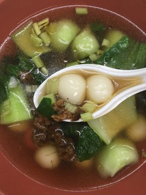 Hakka tang yuen (mochi with soy protein, greens and mushrooms in a savoury soup)  at Wǔ Zhàn SùShí MiànGuǎn 午棧素食麵館 in Nanzhuang