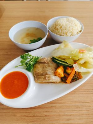 Vegetarian chicken rice at Chee Wei 啟維素食 - Tampines in East Singapore