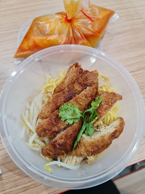 Take away curry chicken noodle ~ 29/4/22 at Chee Wei 啟維素食 - Tampines in East Singapore