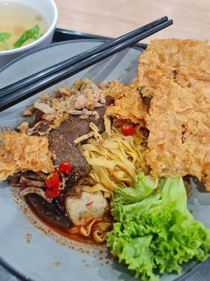 I prefer mee kua than mee pok ~ 11/6/23 at Chee Wei 啟維素食 - Tampines in East Singapore