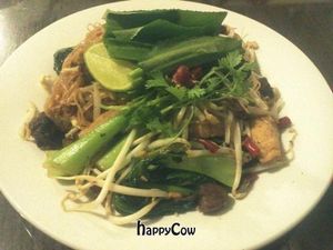 Phat Thai (no egg) at Evergreen Vegetarian - Phsar Chas in Phnom Penh