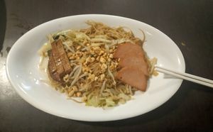 Khmer noodles with lemon sauce at Evergreen Vegetarian - Phsar Chas in Phnom Penh