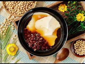 Tofu pudding with red beans at JiàngXīn DòuRǔ 匠心豆乳 in Zhubei