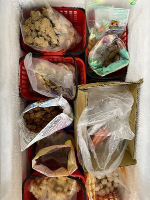 You can chose from these and weight them to make a braised dish  at Rú Xūn SùShí 茹薰素食 in Hualien