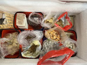 You can chose from these and weight them to make a braised dish  at Rú Xūn SùShí 茹薰素食 in Hualien