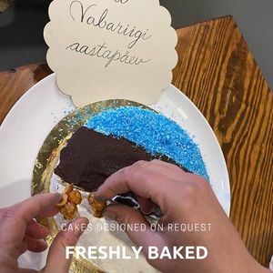 We know that customer is NOT always right, but it is ALWAYS a customer.
Cakes designed for you with the elements you like.And of course, we can make it vegan at Intz48 Coffee Roasters Azores in Sao Miguel