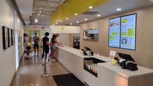 Order & pick up lines at STALK & SPADE in Wayzata