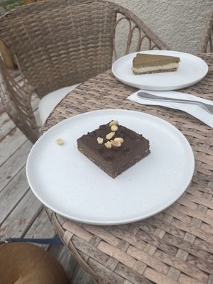 Raw brownie and raw chai cheesecakee  at Mondays Plant Café in Calgary