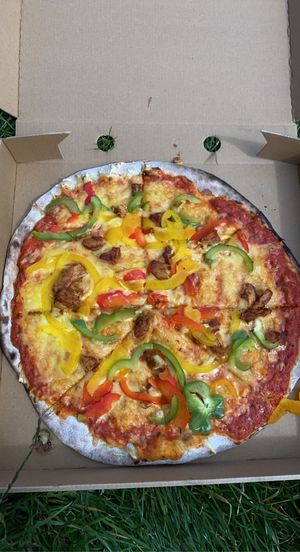 Vegan Mexican chicken pizza!👌🏻  at Stoned Pizza in Woolacombe