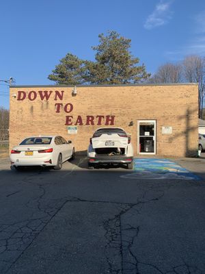 Front of the store at Down to Earth Whole Foods in Endicott