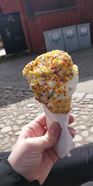 Lemon sorbet with tutti Frutti topping at Handelsboden in Oerebro