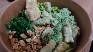 Green bowl at Vegan Sushi Bar in Warsaw