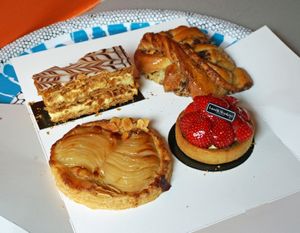 Millefeuilles + Cinnamon roll + Pear Tart + Strawberry Tart at Land & Monkeys - Roquette in Paris