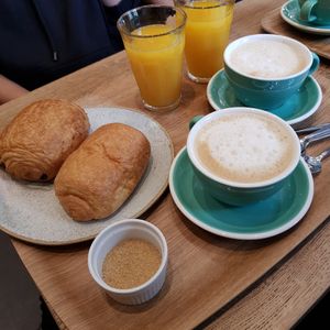 Petit déjeuner at Land & Monkeys - Roquette in Paris