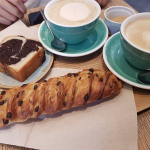 Lattes, viennois, cake at Land & Monkeys - Roquette in Paris