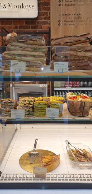Sandwiches, quiche, salad at Land & Monkeys - Roquette in Paris