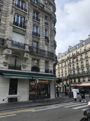 outside view at Land & Monkeys - Roquette in Paris