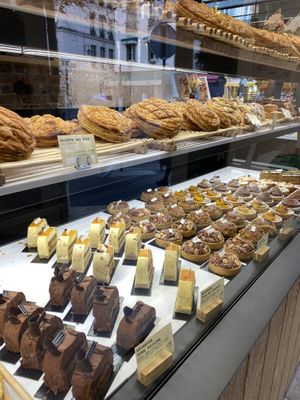 Cake display  at Land & Monkeys - Roquette in Paris