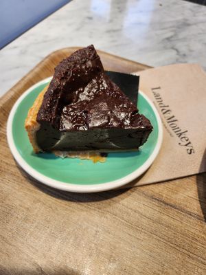 Flan au chocolat at Land & Monkeys - Roquette in Paris