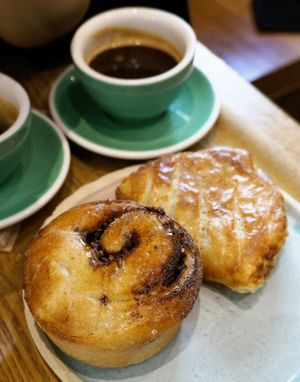 Babka + Chausson aux pommes + Coffee at Land & Monkeys - Roquette in Paris