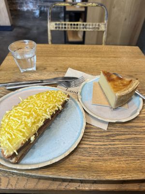 Croque monsieur et flan à la vanille  at Land & Monkeys - Roquette in Paris