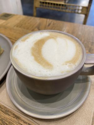 Latte - 4/5  at Land & Monkeys - Roquette in Paris