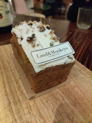 Carrot cake at Land & Monkeys - Roquette in Paris