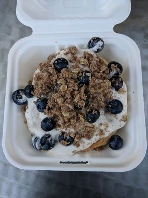 (vegan) cream cheese with blueberries and crumble at Cinnaholic in Berkeley