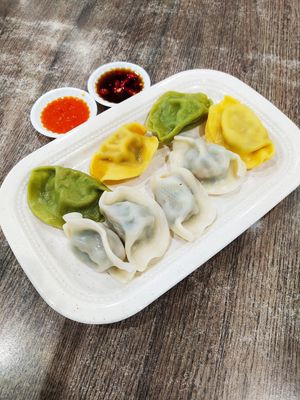 8 dumpling for SGD 6 at Bao Su Zhai 寶素齋  in Northeast Singapore