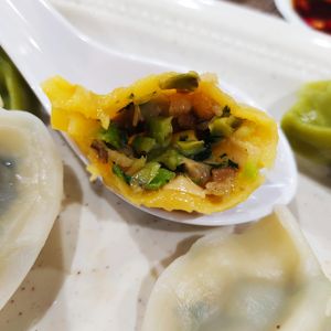 Ingredients in the dumpling at Bao Su Zhai 寶素齋  in Northeast Singapore